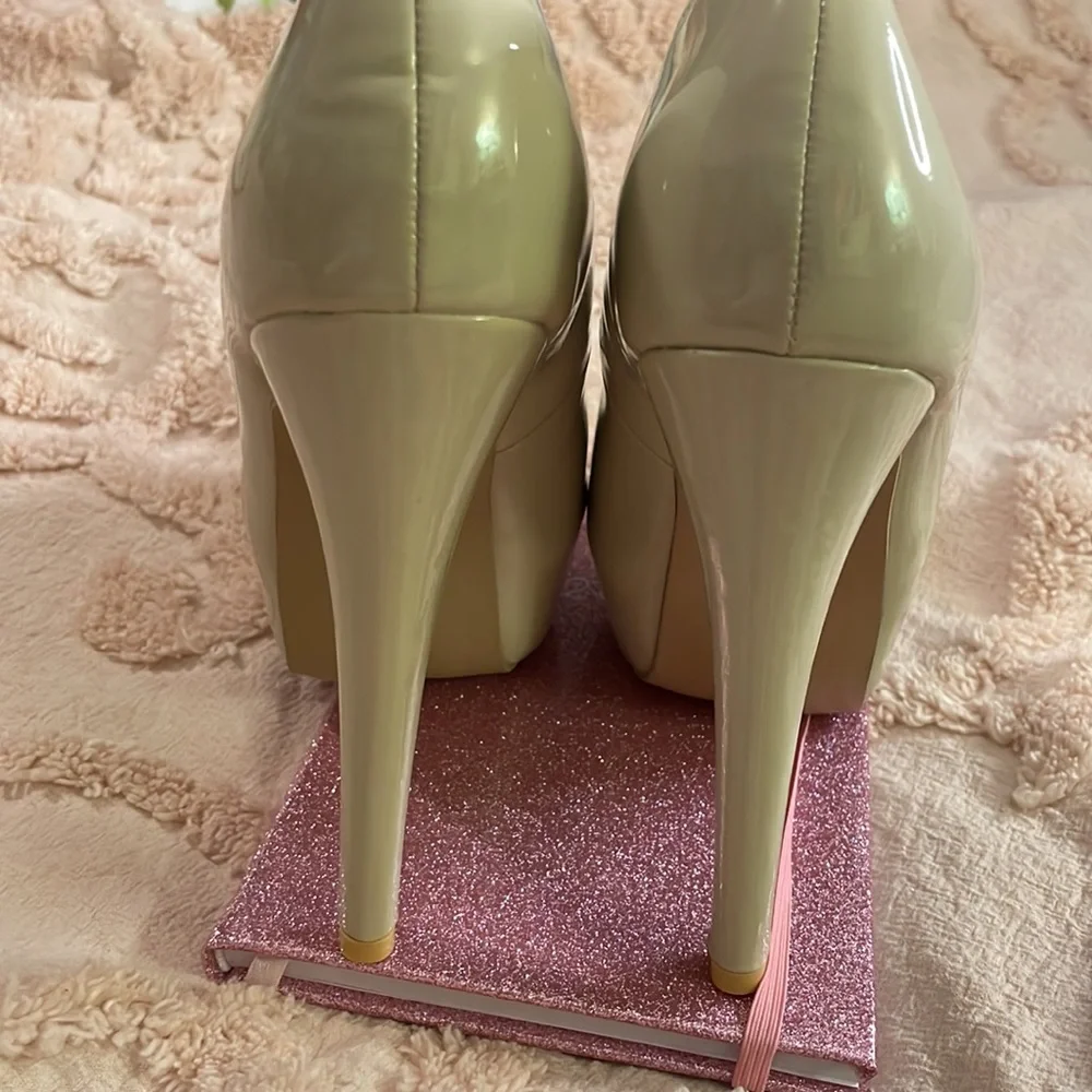 Sexy Beige heels - Picture 3 of 9